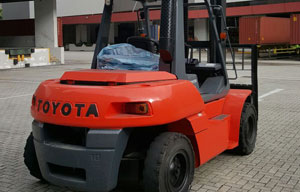 Reconditioned Toyota 5FD70 forklift for sale in Singapore