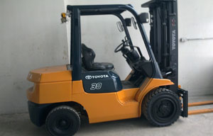 Reconditioned Toyota 7FD30 forklift for sale in Singapore